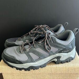 Columbia Women’s Woodburn Hiking Shoe USA 9.5 Barely Worn